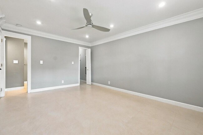 Building Photo - 3017 N Oakland Forest Dr