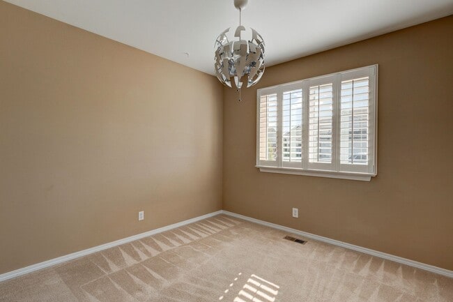 Building Photo - 3 Bedroom 2 Bath Home in Redwing
