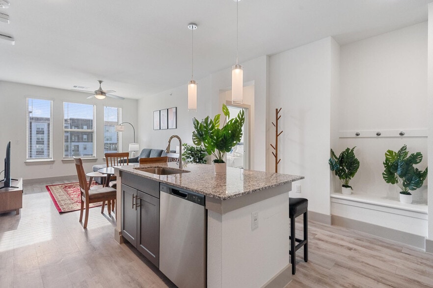 Building Photo - 12100 1/2 Ferrystone Glen Dr