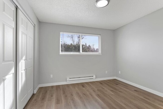 Building Photo - Affordable Comfort! Spacious 2-Bedroom Apa...