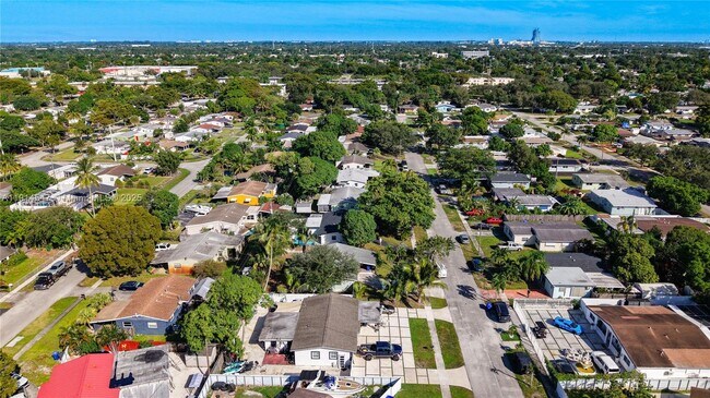 Building Photo - 600 N 66 Terrace