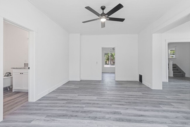 Building Photo - 5 Bed 2 Bath MODERN HERITAGE HOME