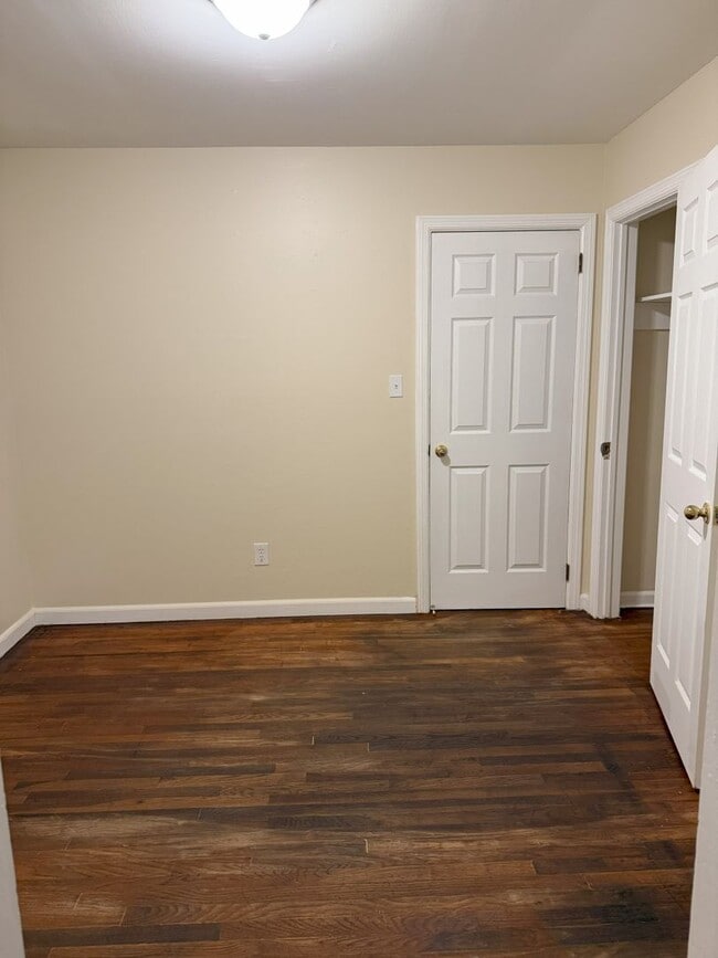 Building Photo - new renovate home