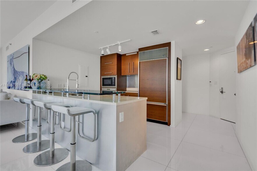 Building Photo - 465 Brickell Ave