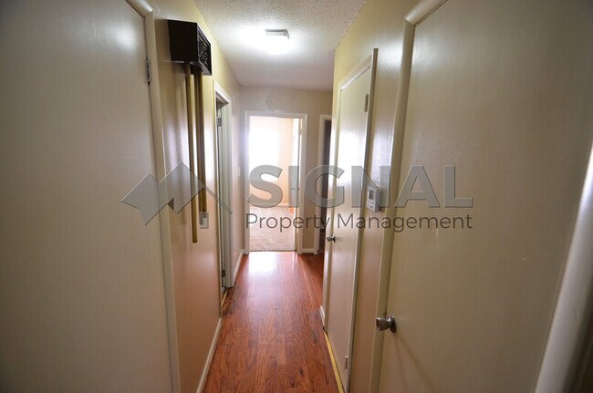 Building Photo - 4001 6th Ave