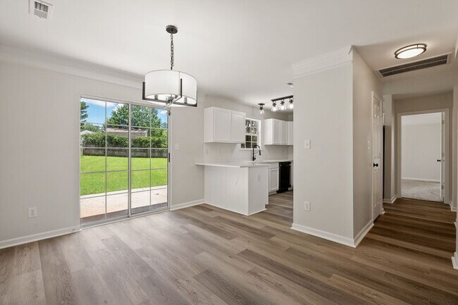 Building Photo - 142 Bremerton Dr SW