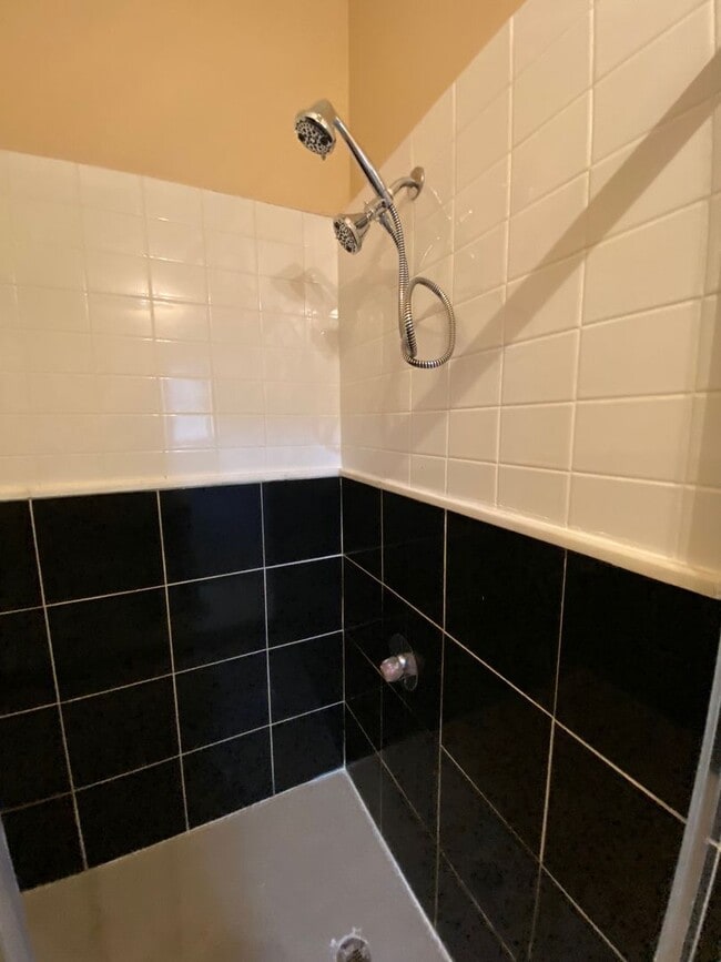 Building Photo - Black Mountain - Home Apartment, North Fork Rd, Utilities included
