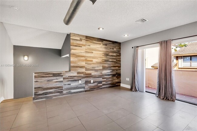 Building Photo - 10639 SW 113th Pl