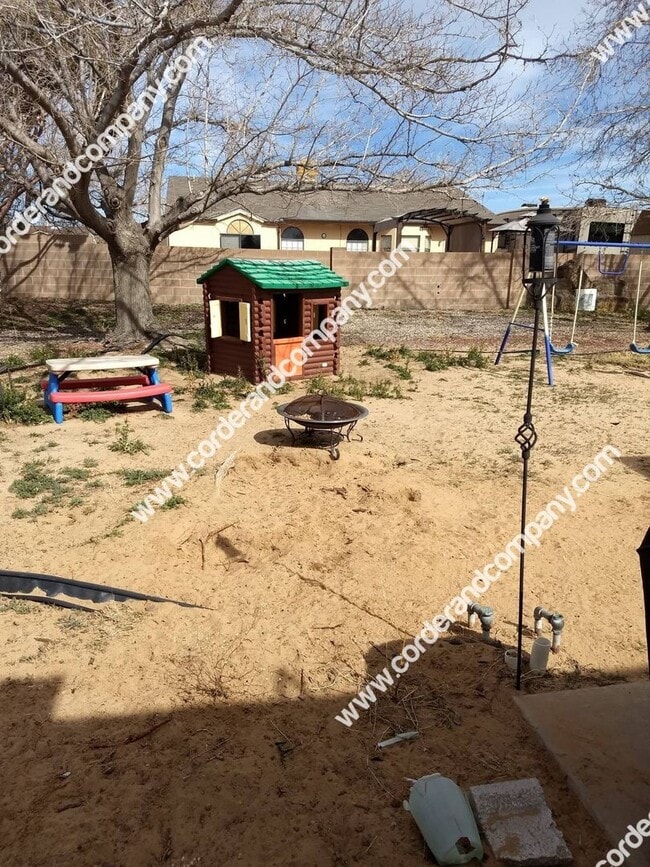 Building Photo - Cozy 3 Bedroom, 2 Bathroom, 1 Car Garage a...