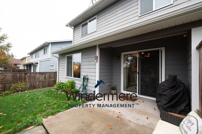 Building Photo - 3 Bed 2.5 Bath Townhome