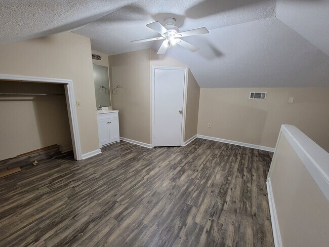 Building Photo - 1006 Lucy Ln