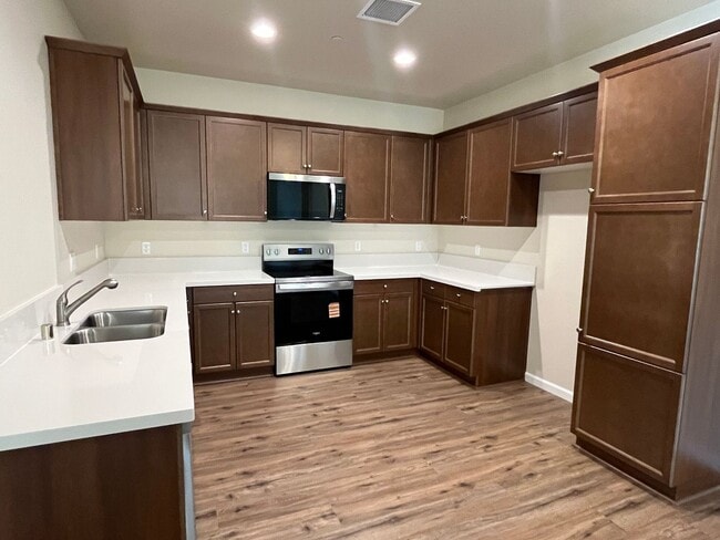 Building Photo - 4267