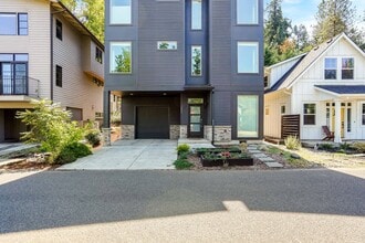 Building Photo - 4 bed, 4 bath Multi-Level Home in Pringle ...