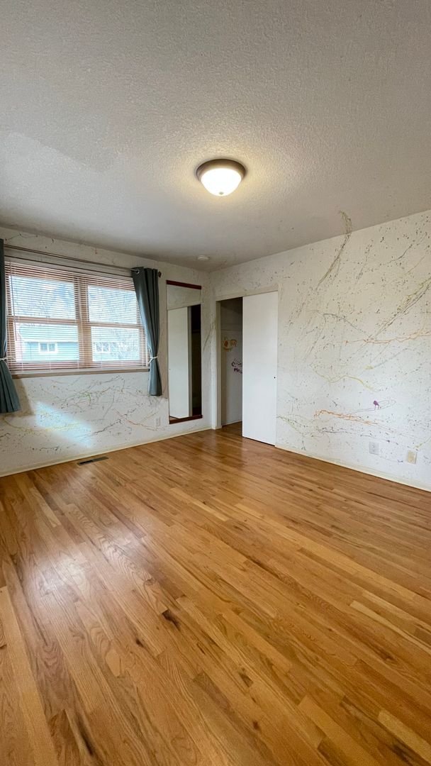 Building Photo - Spacious 4-Bedroom with Mountain Views & U...
