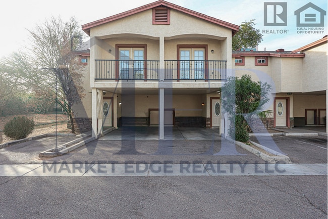 Building Photo - 3Bed/2.5Bath Townhouse at 24th St/Thomas! Move-In ready on 06/11/2026! -- NO HOA!