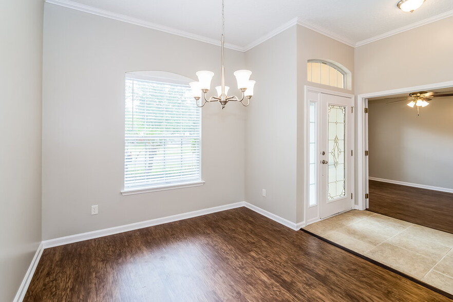 Building Photo - 2917 Thorncrest Dr