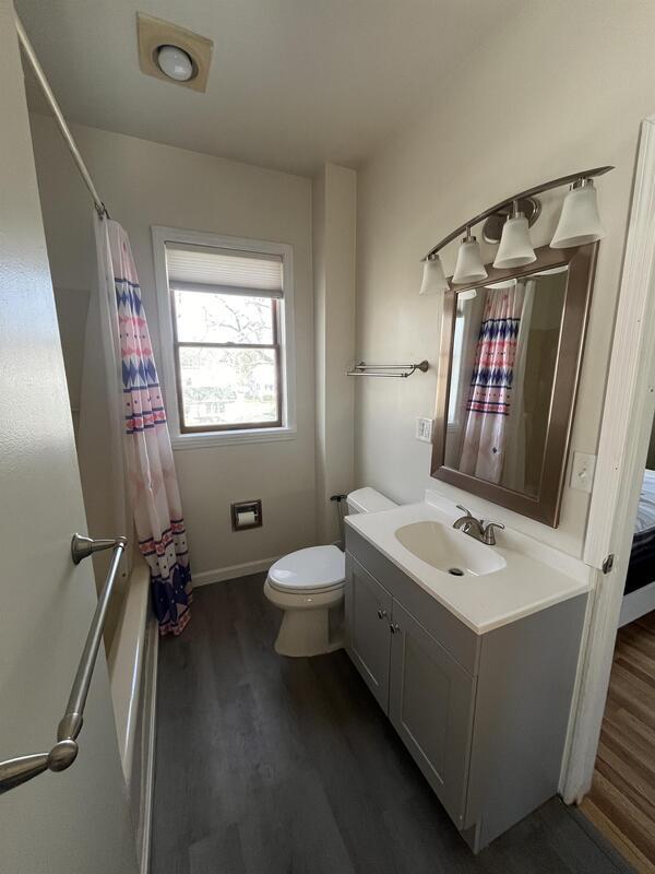 Building Photo - 6 S Lake Ave