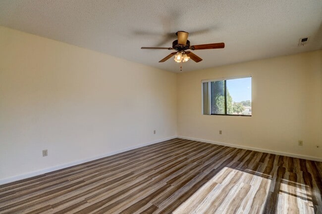 Building Photo - 1298 N Tapadero