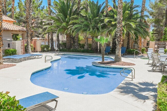 Building Photo - Gated Community townhome, with private garage