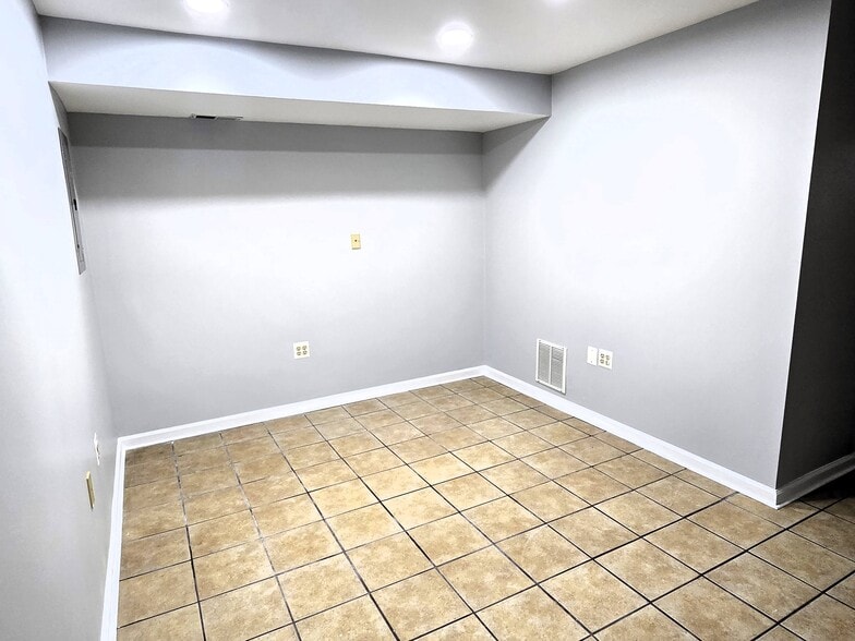 Building Photo - 2033 N Cameron St