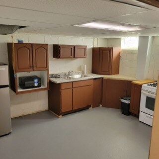 Building Photo - 5437 Elmwood Ave