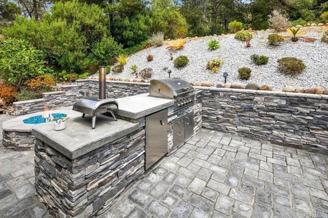 Building Photo - 6073 Avenida Chamnez