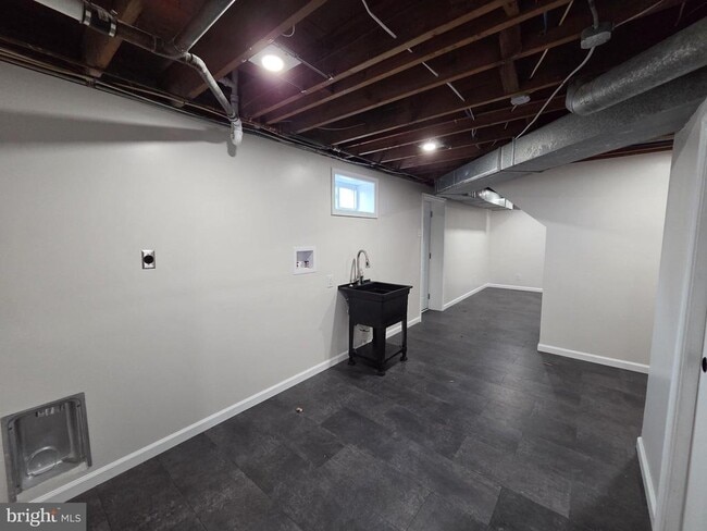 Building Photo - 5019 Leland Dr