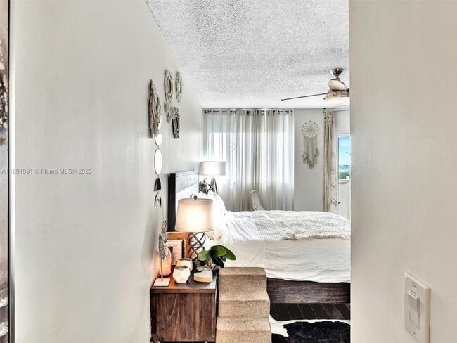 Building Photo - 6422 Collins Ave