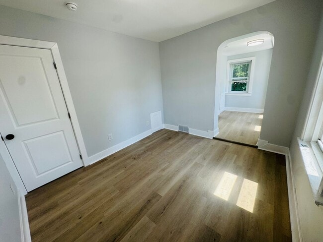 Building Photo - Remodeled 4bd/2 bath Home with Rear yard!!...