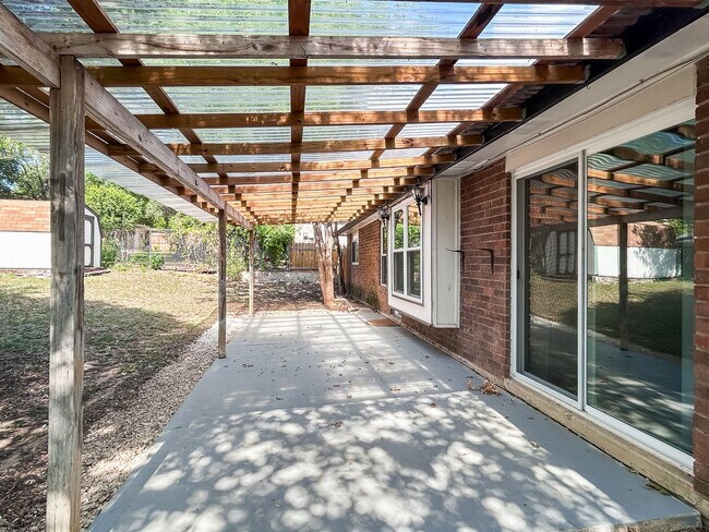 Building Photo - Inviting Northwest San Antonio Home - Fire...