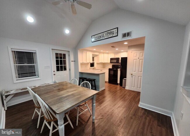 Building Photo - 51 Bunting Ln