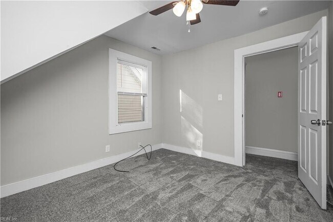 Building Photo - 229 Woodview Ave