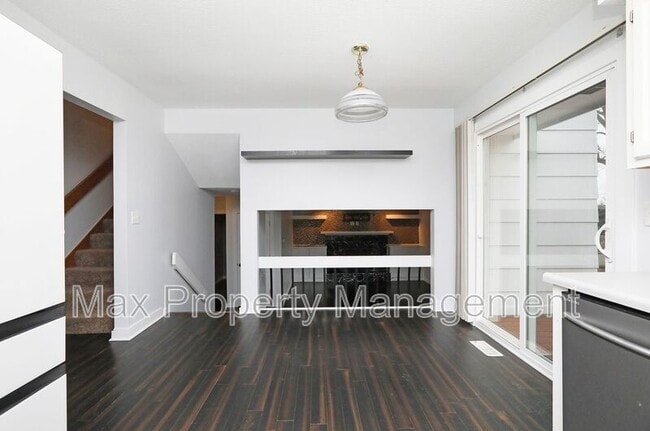 Building Photo - 2400 Rocklyn Dr