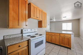 Building Photo - 903