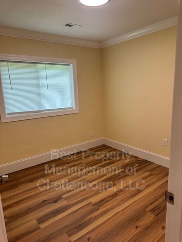 Building Photo - 5281 Usher Dr