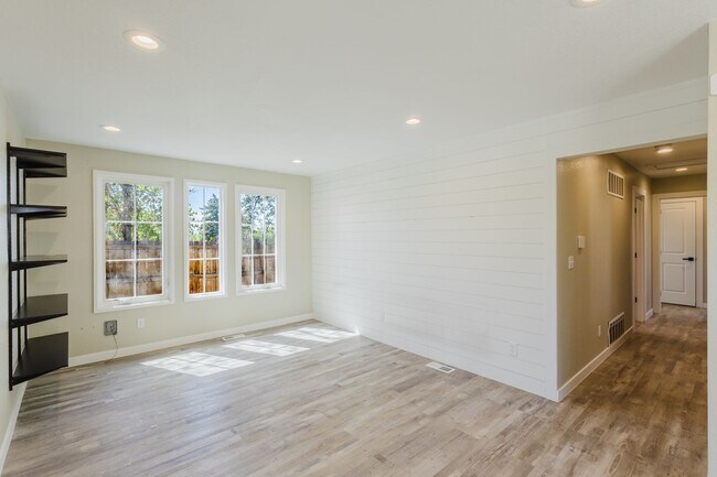 Building Photo - Great updated house in Southeast Denver near Cherry Hills!