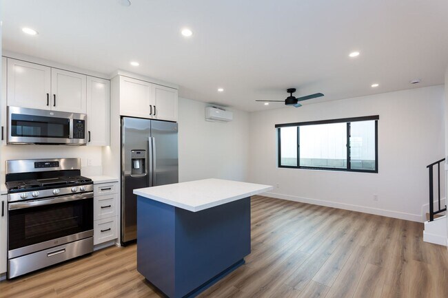 Building Photo - 2610-2612 Juan Street