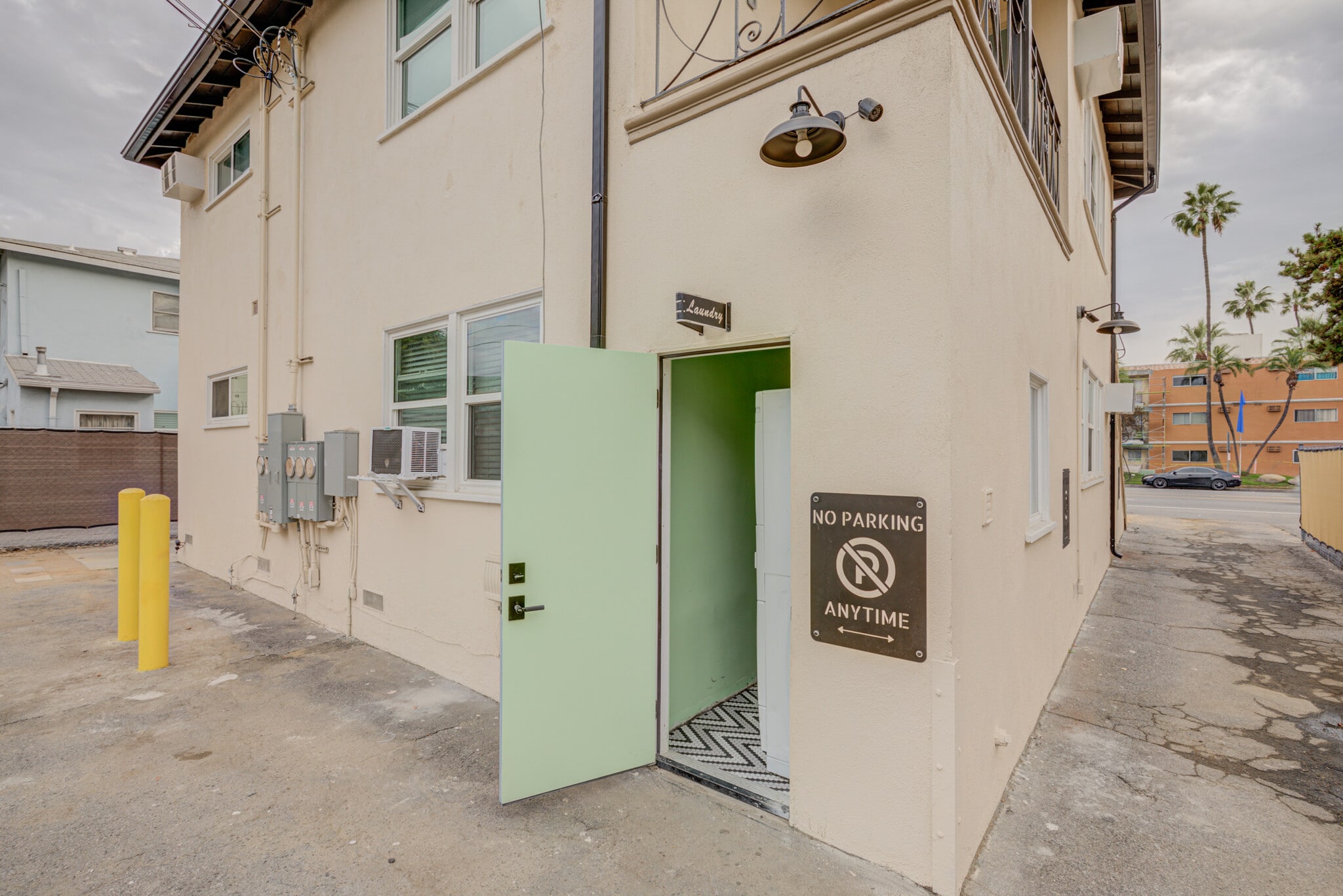 Building Photo - 12349 Riverside Dr