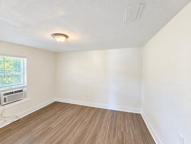 Building Photo - 2127 13th St W