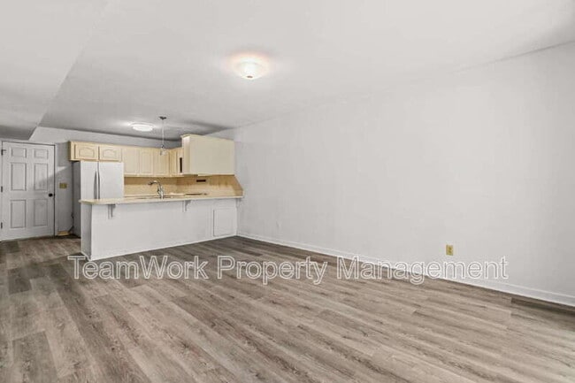 Building Photo - 9 Stallion Ct