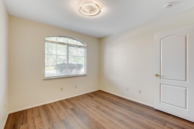 Building Photo - Beautiful Ranch Style Single Story w/Pool & View of the Las Vegas Strip