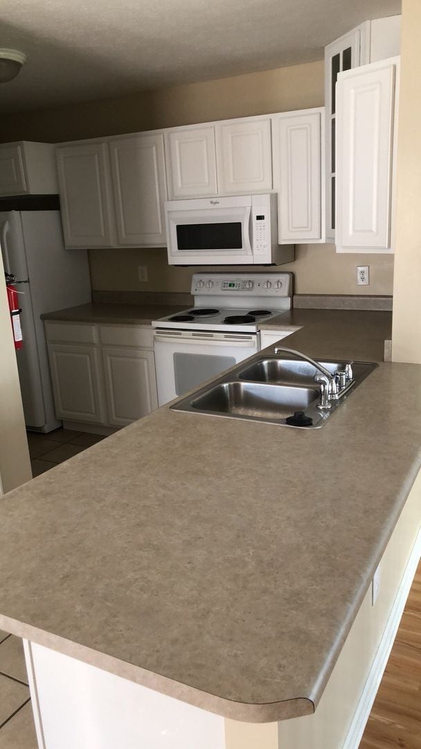 Building Photo - PRICE REDUCTION Available July 2026! Monthly rent $1,700