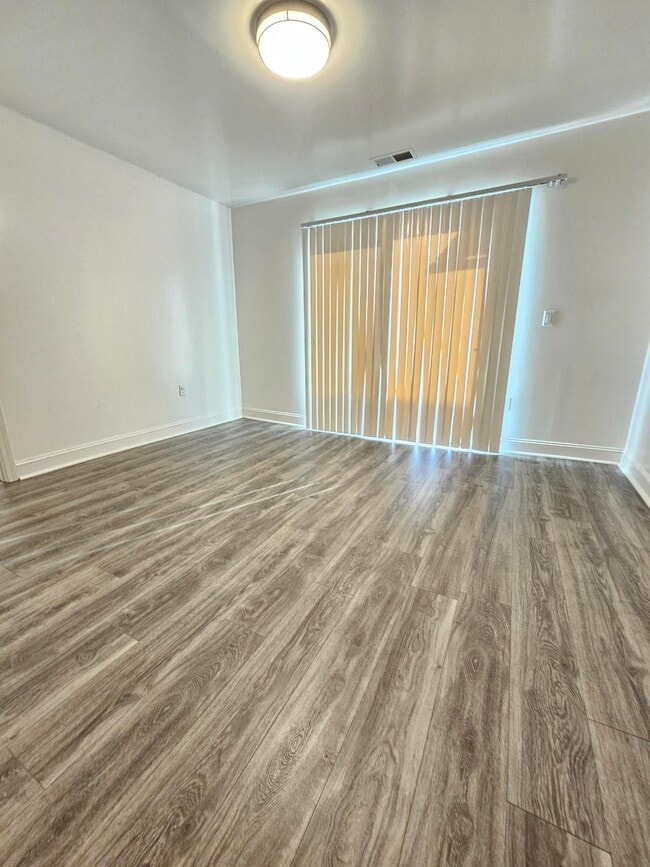 Building Photo - 2069 Solano Way