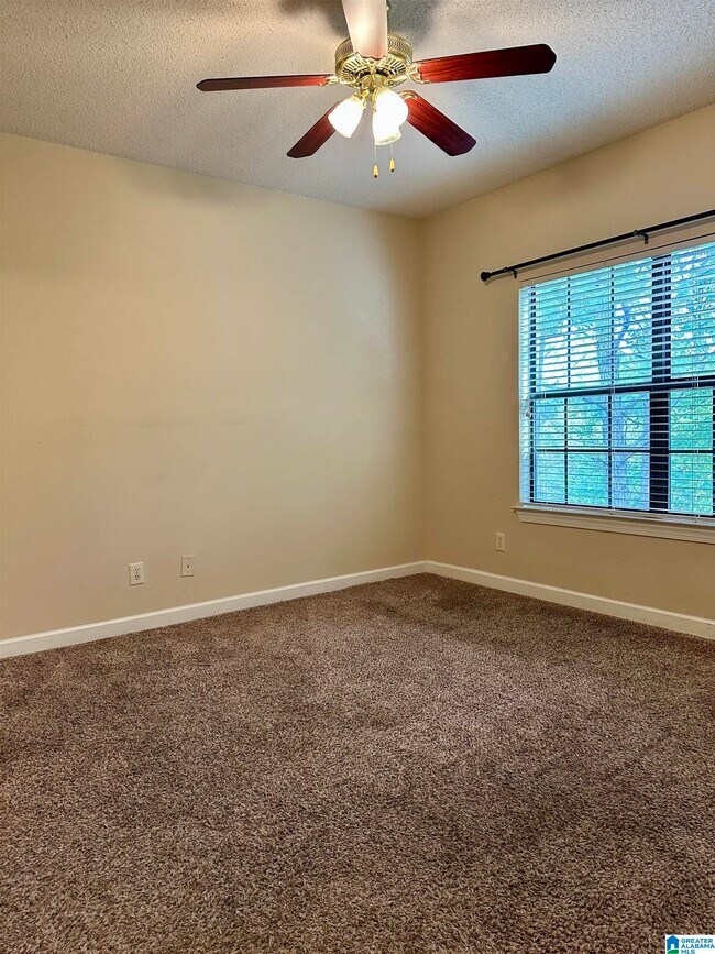 Building Photo - 208 Sterling Oaks Dr