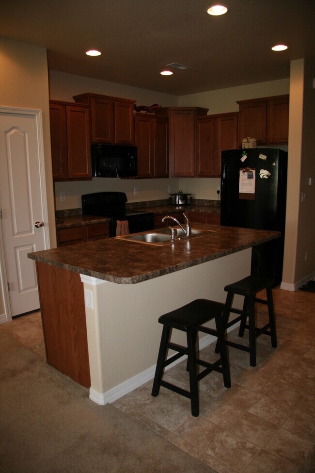 Building Photo - Two Story Townhouse in Old Colorado City!