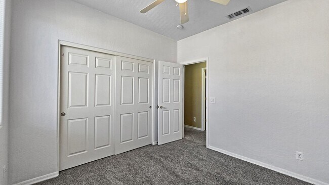 Building Photo - VERY popular neighborhood in Goodyear!