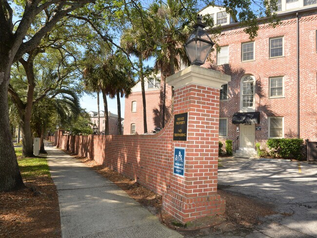Building Photo - 1526 Palm Ave