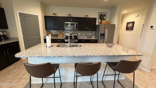 Building Photo - 30998 W Earll Dr