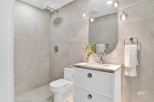 Building Photo - 380 S Church St