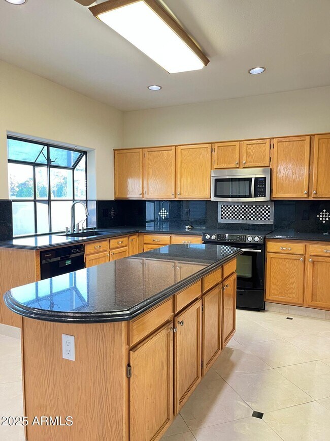 Building Photo - 5545 W Wethersfield Dr